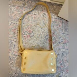 Hammit Evan bag in Sandcastle and Lilac zipper